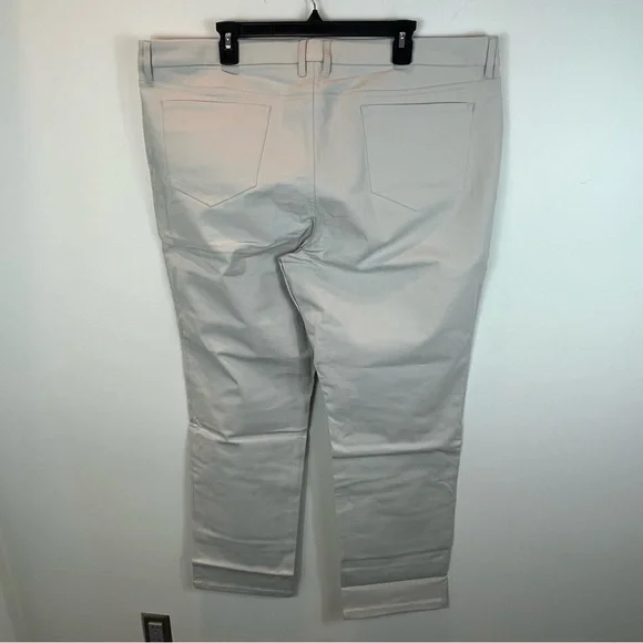 AWAY The Staple Pant - Picture 4 of 11